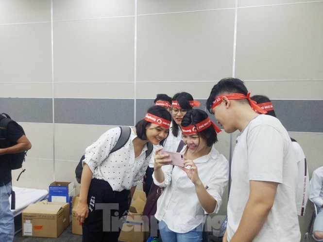 Nụ cười ‘tỏa nắng’ của các bạn trẻ tại ngày hội hiến máu Chủ nhật đỏ - ảnh 7