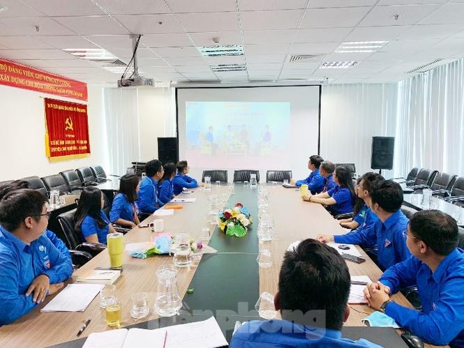 Cán bộ đoàn được tặng quà đặc biệt ngày Quốc khánh 2/9 - ảnh 3
