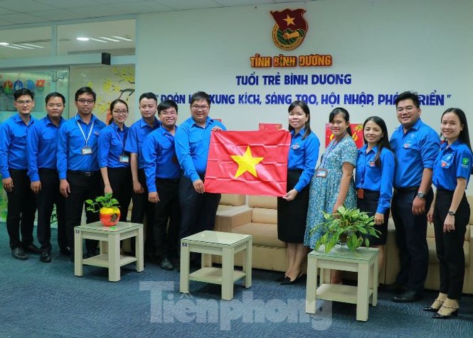 Cán bộ đoàn được tặng quà đặc biệt ngày Quốc khánh 2/9 - ảnh 1