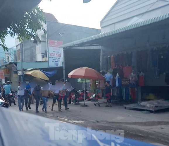 Phá sòng bạc ở Bình Dương: Công an nổ súng khi ‘con bạc’ bỏ chạy tán loạn - ảnh 3
