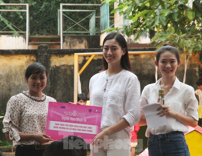 Người đẹp nhân ái và thí sinh HHVN 2020 mang sách đến trẻ em vùng sâu - ảnh 5
