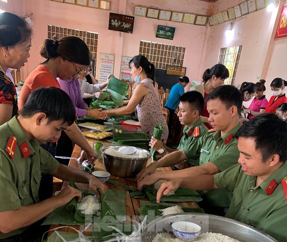 Tuổi trẻ Bình Dương và Bình Phước về miền Trung khắc phục sau thiên tai - ảnh 1