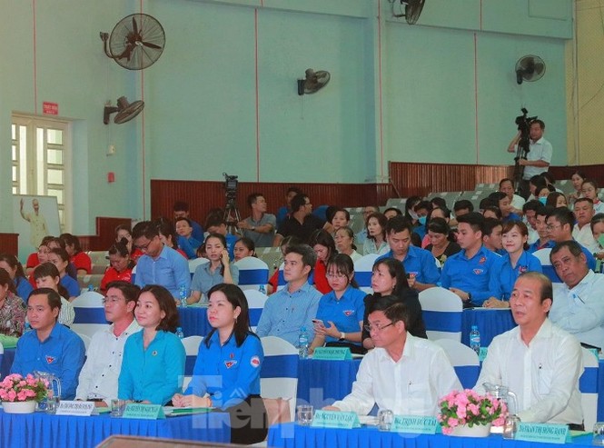 Tích cực chăm lo hiệu quả kịp thời đời sống thanh niên công nhân - ảnh 1