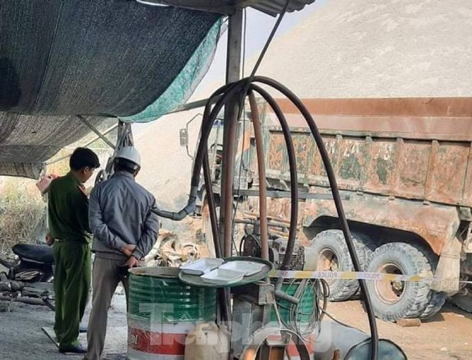 Tài xế xe ben hạ thùng, đè chết ông chủ - ảnh 1