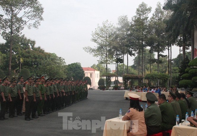Công an Bình Dương ra quân hành động mừng 90 năm thành lập Đoàn - ảnh 4