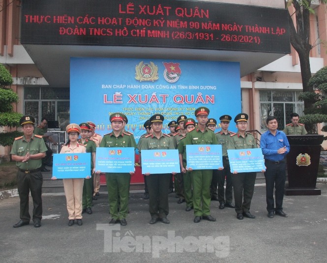 Công an Bình Dương ra quân hành động mừng 90 năm thành lập Đoàn - ảnh 3