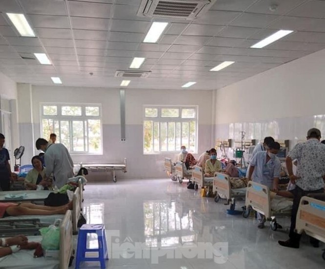Những bệnh nhân đầu tiền đến điều trị tại bệnh viện trăm tỉ đồng bỏ hoang - ảnh 2