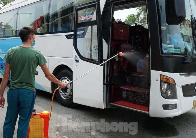 Bình Dương: Bàn giao 11 người Trung Quốc nhập cảnh trái phép cho công an xử lý - ảnh 3