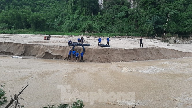 Dựng lại nhà bị lũ cuốn trôi ở bản Sa Ná - ảnh 7