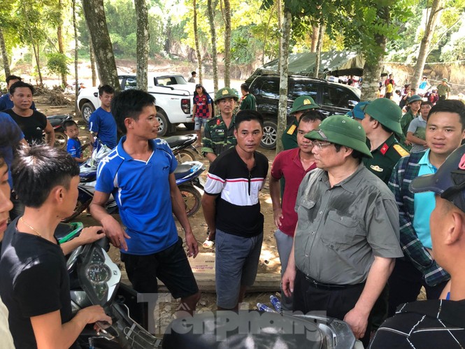 Trưởng ban Tổ chức Trung ương thăm hỏi, chỉ đạo khắc phục hậu quả mưa lũ - ảnh 3