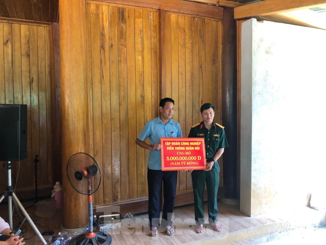 Trưởng ban Tổ chức Trung ương thăm hỏi, chỉ đạo khắc phục hậu quả mưa lũ - ảnh 14