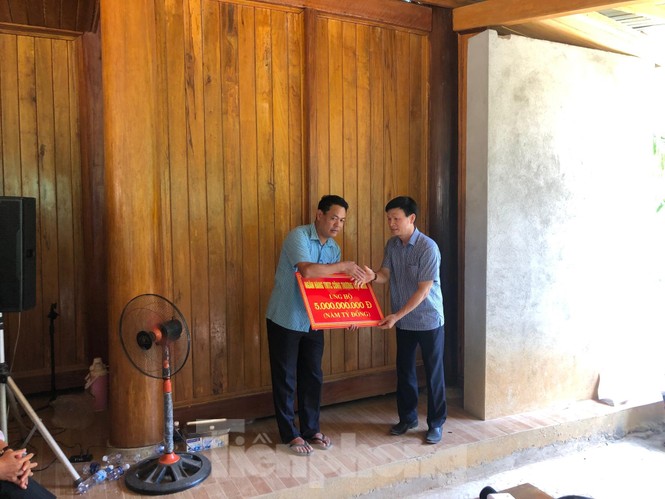 Trưởng ban Tổ chức Trung ương thăm hỏi, chỉ đạo khắc phục hậu quả mưa lũ - ảnh 16