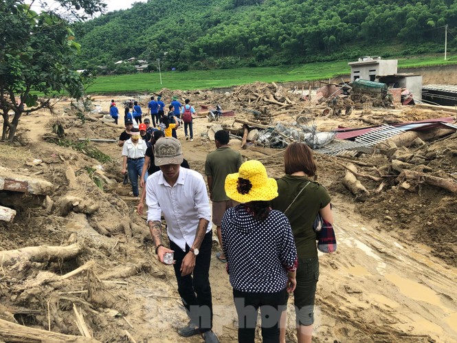Trưởng ban Tổ chức Trung ương thăm hỏi, chỉ đạo khắc phục hậu quả mưa lũ - ảnh 7