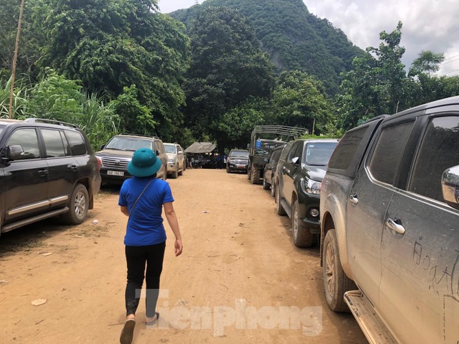 Trưởng ban Tổ chức Trung ương thăm hỏi, chỉ đạo khắc phục hậu quả mưa lũ - ảnh 6
