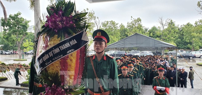 Người thân, đồng đội nghẹn ngào tiễn biệt Đại tá Hoàng Mai Vui hi sinh ở Rào Trăng 3 - ảnh 6