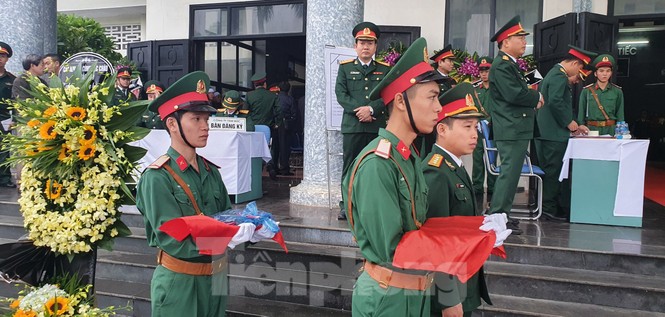 Người thân, đồng đội nghẹn ngào tiễn biệt Đại tá Hoàng Mai Vui hi sinh ở Rào Trăng 3 - ảnh 3
