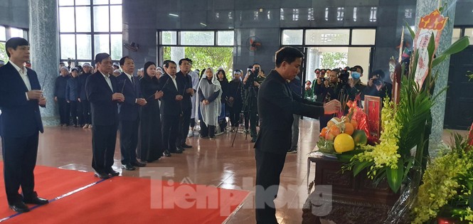 Người thân, đồng đội nghẹn ngào tiễn biệt Đại tá Hoàng Mai Vui hi sinh ở Rào Trăng 3 - ảnh 4