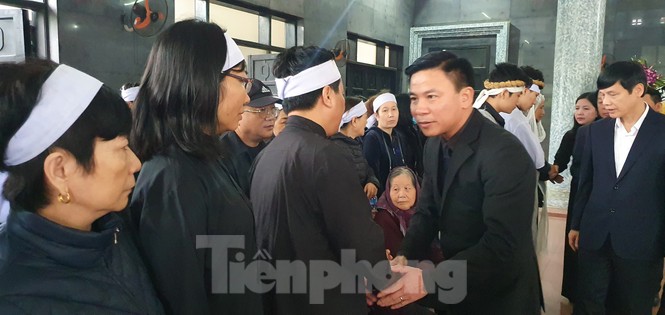 Người thân, đồng đội nghẹn ngào tiễn biệt Đại tá Hoàng Mai Vui hi sinh ở Rào Trăng 3 - ảnh 7