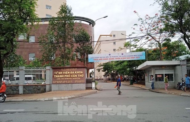 Nữ sinh trường y tố bị bảo vệ bệnh viện đánh khi đi thang máy - ảnh 1