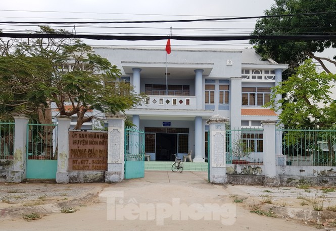 Bỏ ngoài sổ sách hàng trăm triệu, Trưởng Phòng GD bị cách hết chức vụ trong Đảng - ảnh 1