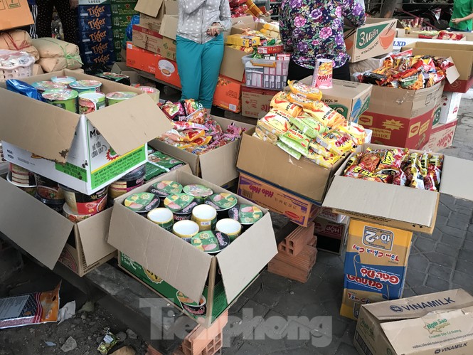 Đường phố miền Tây vắng vẻ trong ngày đầu cách ly toàn xã hội - ảnh 4