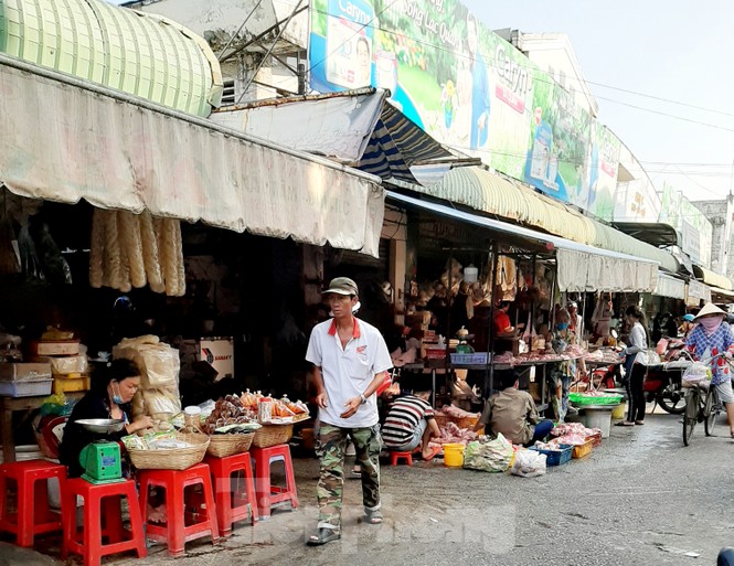 Đường phố miền Tây vắng vẻ trong ngày đầu cách ly toàn xã hội - ảnh 8