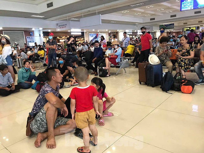 Tân Sơn Nhất đóng cửa vì máy bay hạ cánh trượt, nhiều sân bay 'tắc' theo - ảnh 7
