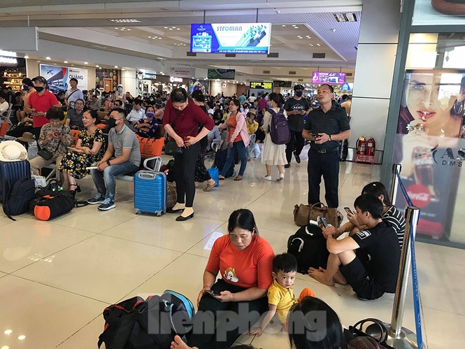 Tân Sơn Nhất đóng cửa vì máy bay hạ cánh trượt, nhiều sân bay 'tắc' theo - ảnh 4