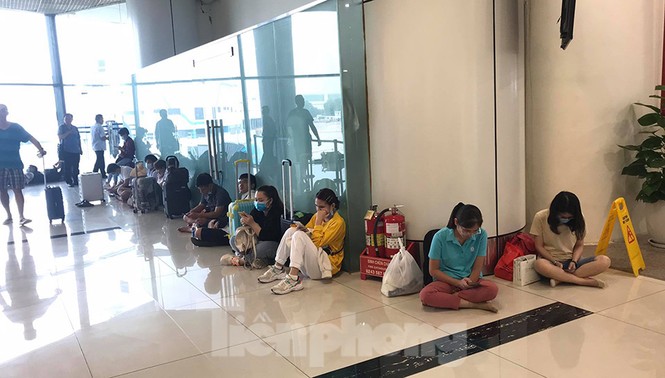 Tân Sơn Nhất đóng cửa vì máy bay hạ cánh trượt, nhiều sân bay 'tắc' theo - ảnh 8