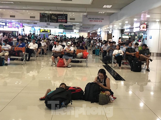 Tân Sơn Nhất đóng cửa vì máy bay hạ cánh trượt, nhiều sân bay 'tắc' theo - ảnh 9