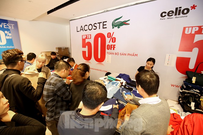 Dân văn phòng Hà Nội đổ xô mua sắm săn sale Black Friday - ảnh 6
