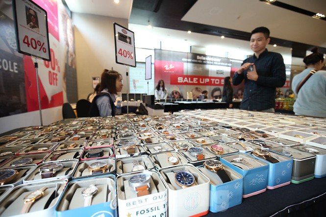 Dân văn phòng Hà Nội đổ xô mua sắm săn sale Black Friday - ảnh 7