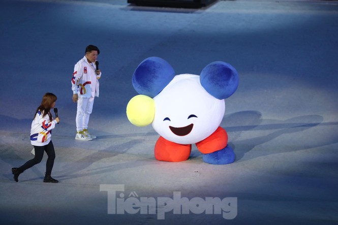 Bóng hồng nóng bỏng trong Lễ khai mạc SEA Games 30 - ảnh 9