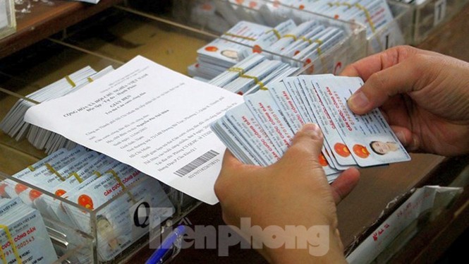 Ngày đầu tiên năm mới cấp thẻ căn cước gắn chíp điện tử cho nhân dân Thủ đô Hà Nội - ảnh 13