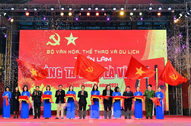 Những hình ảnh đặc biệt tại triển lãm 'Đảng ta thật là vĩ đại' - ảnh 2