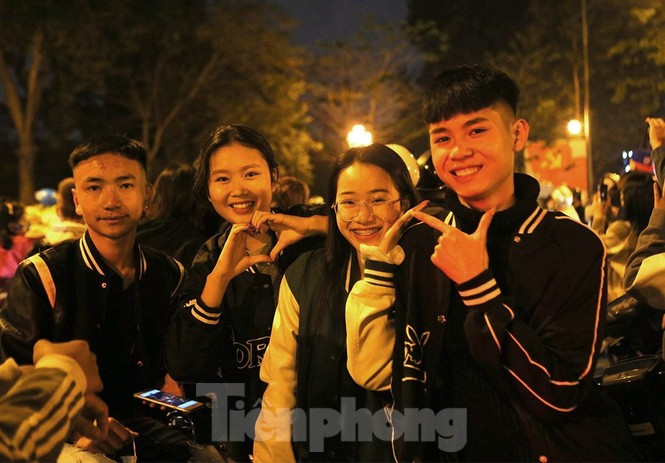 Mãn nhãn với màn pháo hoa đặc biệt đêm 30 Tết Tân Sửu 2021 - ảnh 11