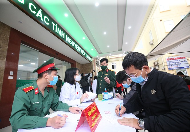 Tiêm thử nghiệm vắc xin ngừa COVID-19 giai đoạn 2 cả người có bệnh lý nền - ảnh 1