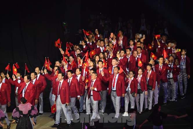 SEA Games 30 chính thức bắt đầu sau lễ khai mạc lung linh sắc màu - ảnh 11