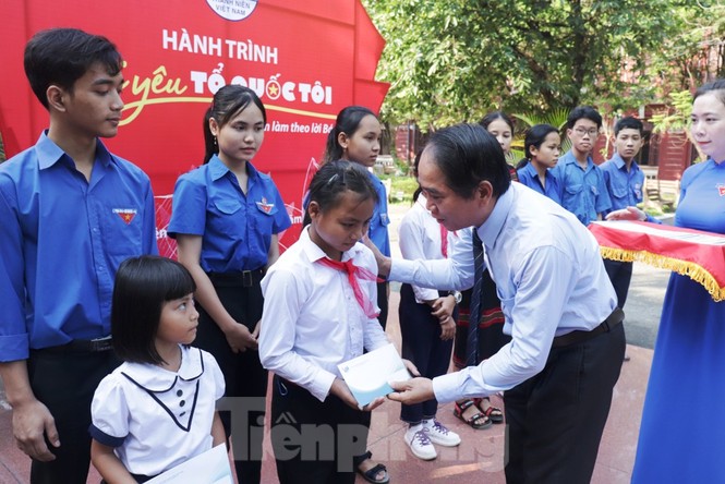 Thiết thực, ý nghĩa chặng hai hành trình ‘Tôi yêu Tổ quốc tôi’ năm 2020 tại Huế - ảnh 8