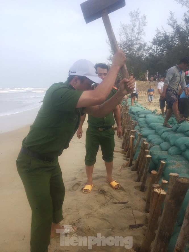 Bão 13 dữ dội nhất từ đêm nay đến sáng mai, nguy cơ ngập lụt lớn - ảnh 4