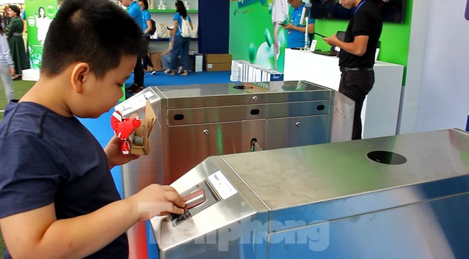 Nhiều công nghệ mới khiến giới trẻ xếp hàng chờ dùng thử tại Sóng Festival - ảnh 2