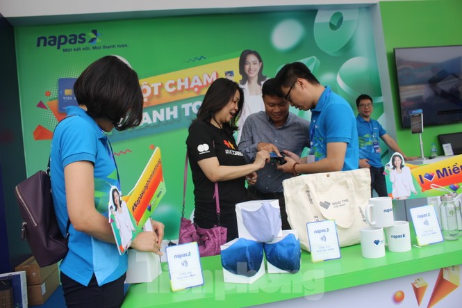 Nhiều công nghệ mới khiến giới trẻ xếp hàng chờ dùng thử tại Sóng Festival - ảnh 4