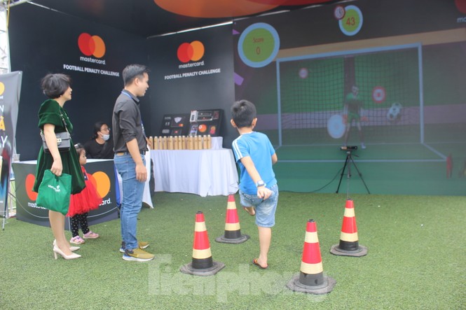 Nhiều công nghệ mới khiến giới trẻ xếp hàng chờ dùng thử tại Sóng Festival - ảnh 16