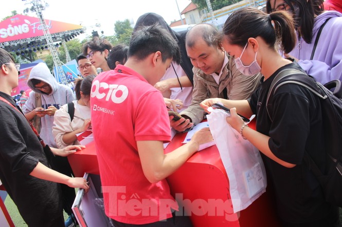 Nhiều công nghệ mới khiến giới trẻ xếp hàng chờ dùng thử tại Sóng Festival - ảnh 14