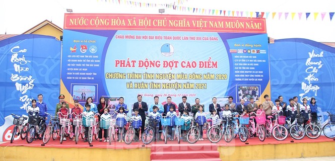 Thanh niên Bắc Giang đồng hành cùng thiếu nhi khó khăn trong mùa Đông và mùa Xuân - ảnh 1