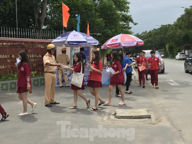 CSGT tung quân chống kẹt xe kỳ thi THPT quốc gia 2019 - ảnh 5