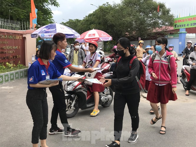 CSGT tung quân chống kẹt xe kỳ thi THPT quốc gia 2019 - ảnh 8