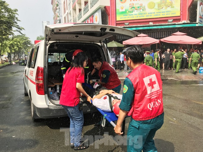 Hơn 2.000 người diễn tập chữa cháy cứu nạn ở toà nhà Bitexco - ảnh 5