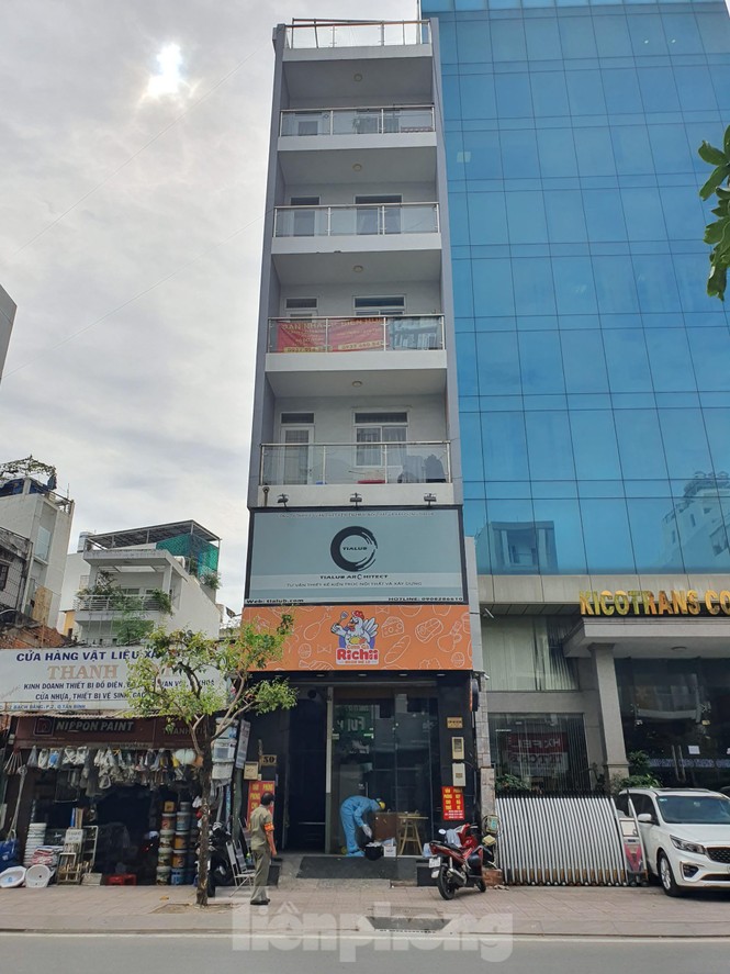 Cận cảnh nơi tự cách ly của tiếp viên hàng không và giáo viên ngoại ngữ mắc COVID-19 - ảnh 2