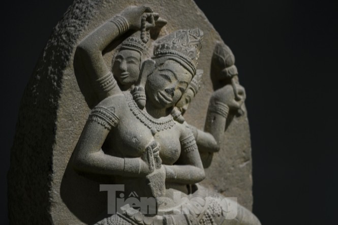 Chiêm ngưỡng vẻ đẹp phù điêu nữ thần Sarasvati vừa được công nhận bảo vật quốc gia - ảnh 1